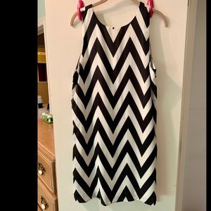 EVERLY | CHEVRON DRESS WITH V CUT BACK